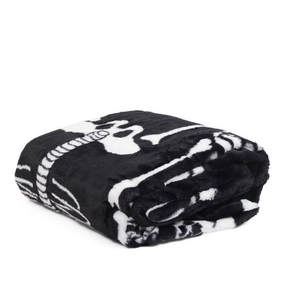 ☠️RACHEL ZOE Oversized skeletons faux fur Blanket ☠️ - Picture 5 of 7